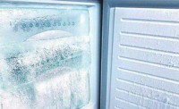 无霜冰箱结冰是什么原因（无霜冰箱为何结冰了）