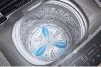 涡轮洗衣机漏水怎么修（洗衣机高转速漏水）