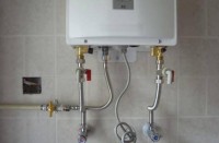 家用燃气热水器安装高度（燃气热水器安装高度一般是多少）