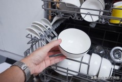 洗碗机为什么比手洗干净（全自动洗碗机洗得干净吗）