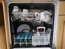 该不该买洗碗机呢适合中国家庭吗（为什么很少有家庭用洗碗机）