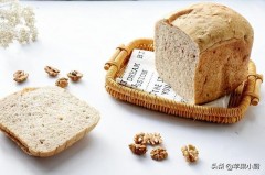 小型全自动家用面包机怎么用（家用小型面包机实用吗）