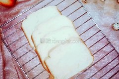 用面包机快速做面包方法（面包机做面包小窍门）