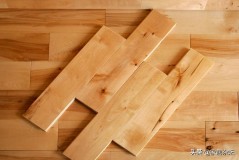 实木地板使用年限一般是多久（木地板耐用吗好的一般寿命多久）
