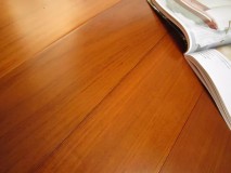5步鉴别实木地板质量好坏（如何鉴别木地板的优劣）