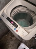洗衣机换了新电脑板放水不停（洗衣机换电脑板之后控制不住水位）