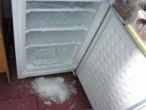 冰箱为什么老是结冰怎么处理（冰箱为什么老是结冰怎么解决）
