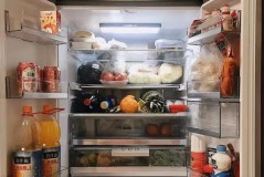为什么冰箱冷藏室不凉冷冻室正常（冰箱冷冻室只凉不冷冻是什么原因）