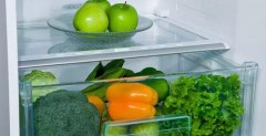 冰箱排水孔是通的但还是经常堵塞（冰箱排水孔堵塞捅不动有硬物）