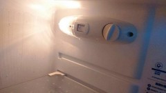 冰箱的冷藏室排水孔被堵怎么解决（冰箱冷藏室排水孔堵塞解决方法）