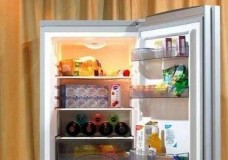 出门家里的冰箱要不要断电（出门几个月冰箱要不要断电）