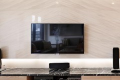 70寸的电视适合放在多大的客厅（70寸电视适合多宽客厅）