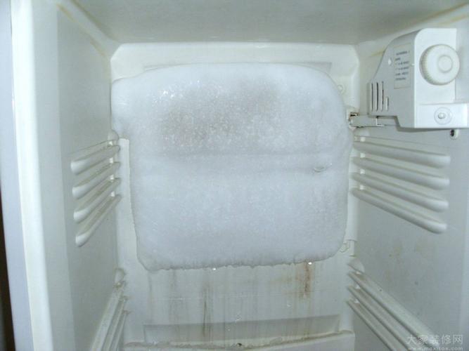 冰箱一直发热 怎么回事，为什么冰箱一直发烫