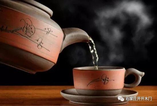 茶壶倒完再加水是用冷水还是热水煮（煮茶壶怎么调节加水时间）