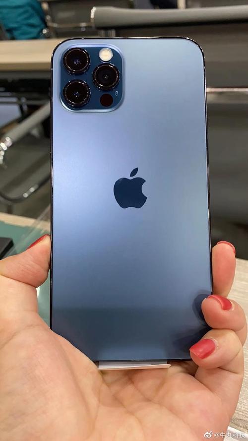 iphone12显示手机为什么会有颜色