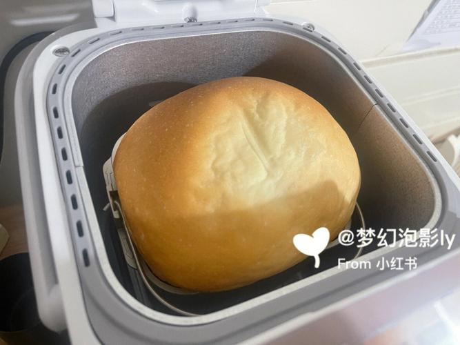 面包机做好的面包什么时候拿出来（面包机做好的面包是否马上取出）
