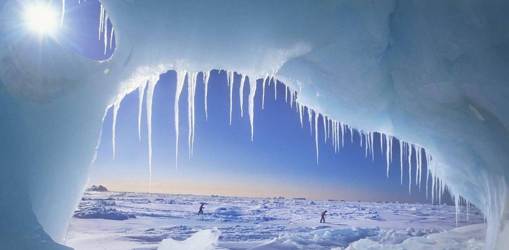 南极 北极的冰雪是淡的还是是咸的（南极和北极是半年白天半年黑夜吗）