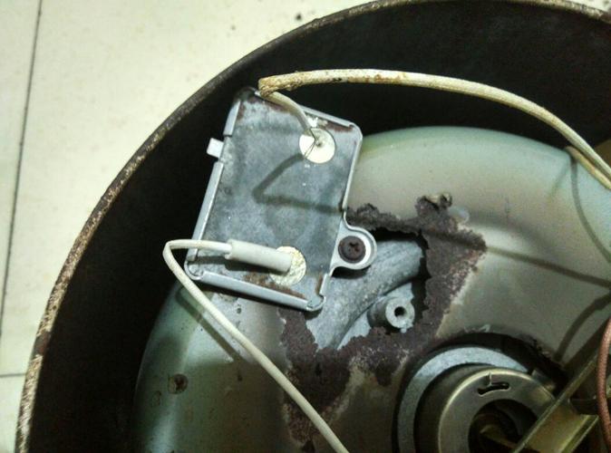 电饭锅有个小洞用什么焊