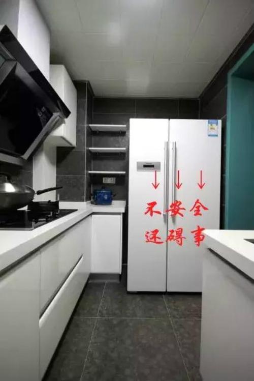 液化气罐和冰箱放厨房里行不行，家用液化气罐放在厨房哪个位置