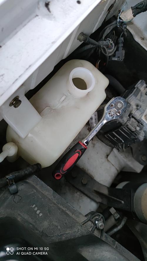 五年汽车第一次换防冻液需要清洗水箱吗
