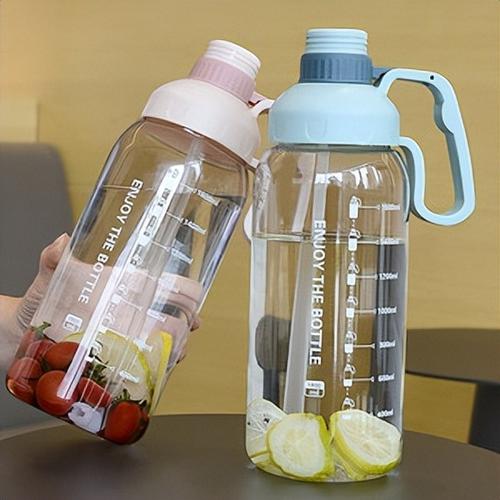 喝水常用的PC塑料杯能装开水吗