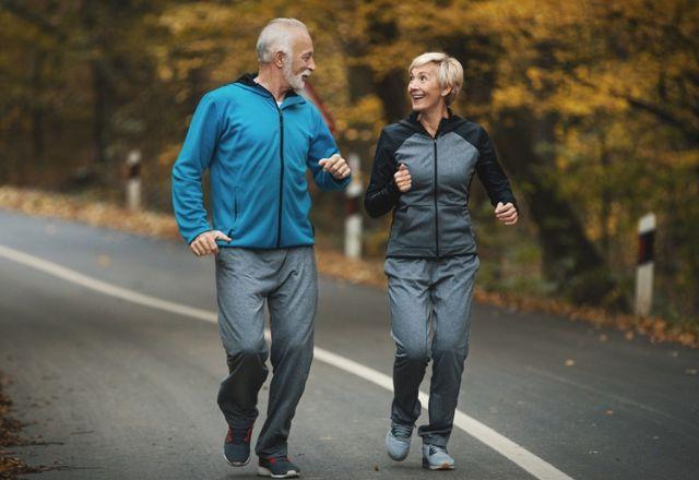 60岁的老人每日慢跑多少公里合适