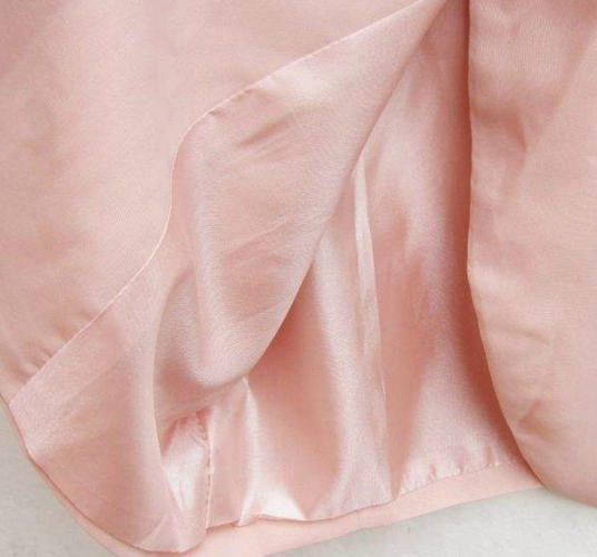 粉色衣服染上颜色怎样洗掉