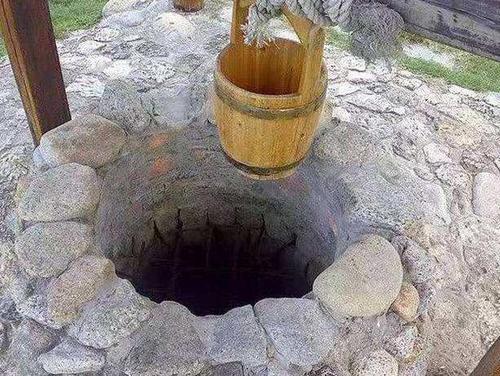 深水井在岩石水的水质好吗