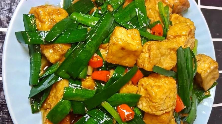 韭菜 豆腐 怎么做 好吃 肉末 韭菜 豆腐 的 家常 做法（韭菜炒豆腐的最新家常做法）