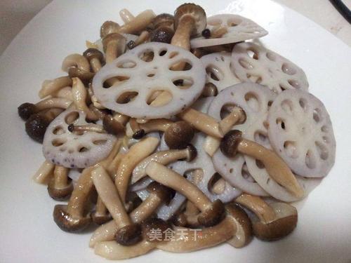 莲藕海鲜菇的做法