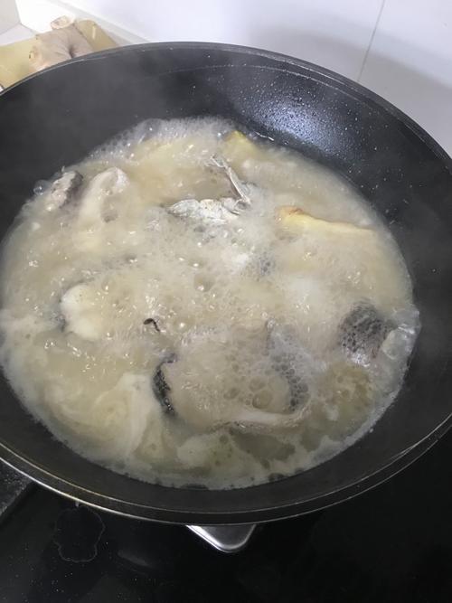 清炖乌鱼汤的做法