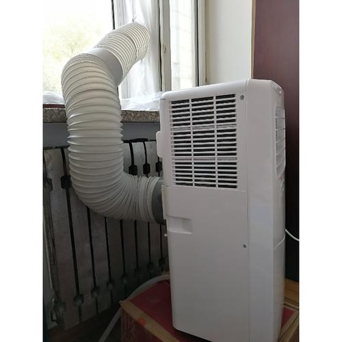 移动空调噪音大 我住一楼 想把空调放窒外 需要制冷我制热 排气管朝窒内吹可以吗 1丶（直接把移动空调放窗户上会怎么样）