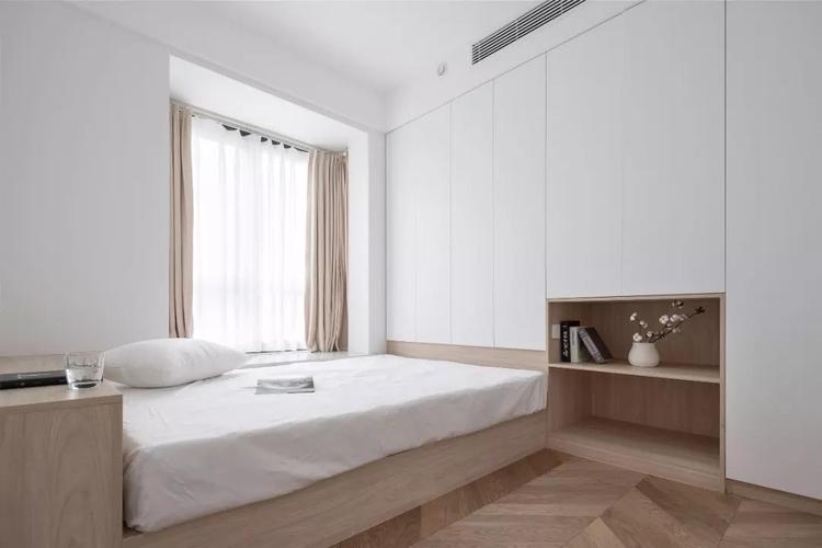卧室中白色地板配什么色的衣柜好，白色衣柜配什么颜色木地板最好
