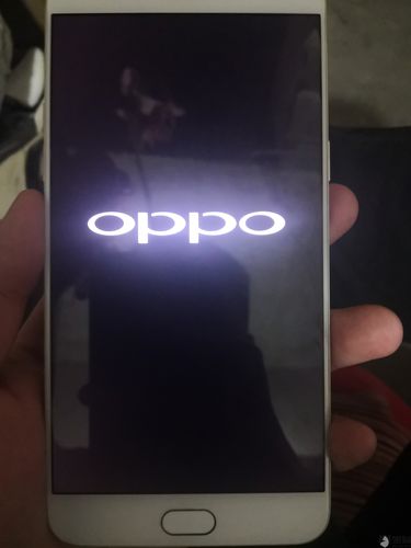 OPPO手机一直黑屏闪烁OPPO字样什么意思（oppo手机黑屏一闪一闪解决方法）