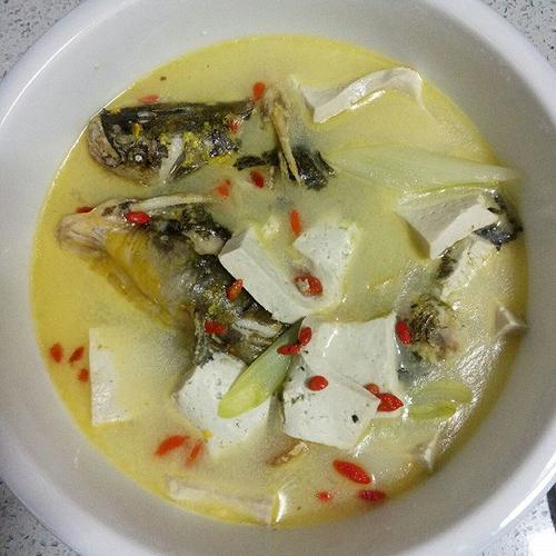 黄额鱼鱼汤的做法