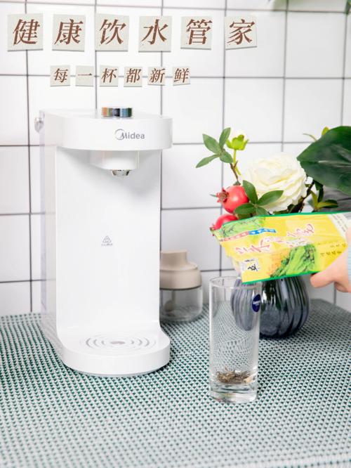 请问美的饮水机经常有水流出怎么了，美的饮水机水壶一直冒大量水蒸气