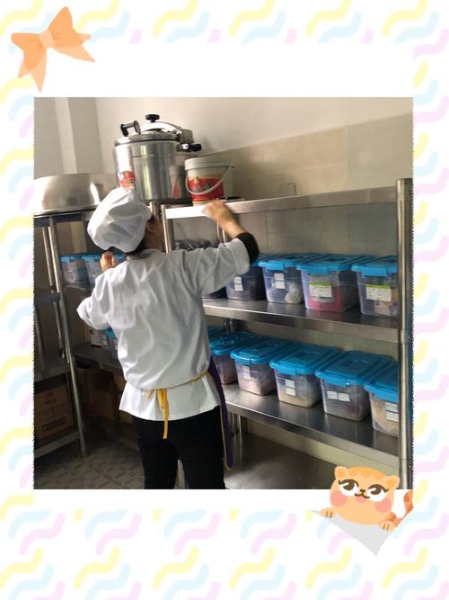 幼儿园食品对厨房工作人员的卫生要求有哪些（幼儿园食堂食品卫生安全培训内容）