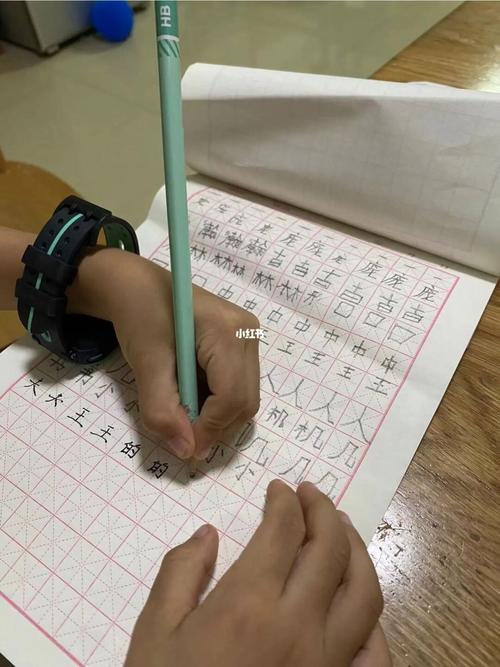 如何纠正孩子用右手写字（如何纠正孩子写字太过用力）