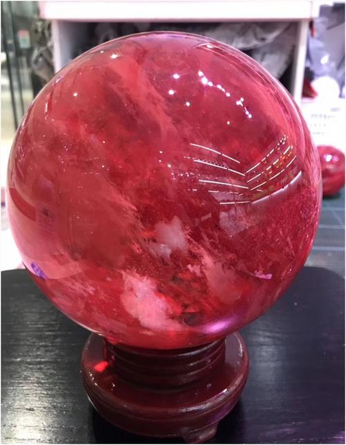 红色的水晶球是不是假的