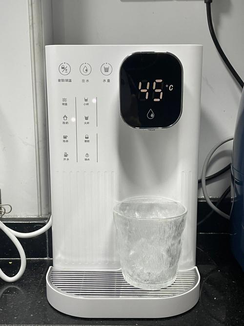 饮水机烧热水保温灯不亮加热灯一直亮 为什么，饮水机加热灯亮不烧水什么原因