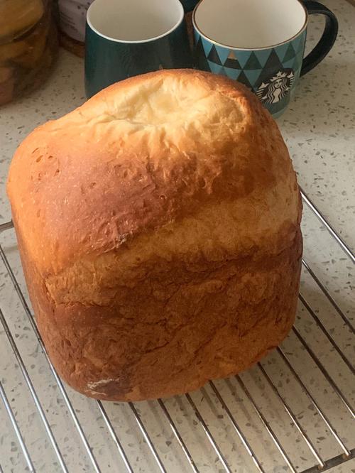 面包机做好面包之后是不是马上拿出来，面包机做面包好了用马上拿出来吗
