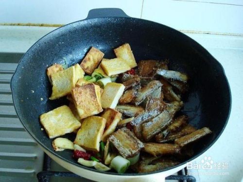 砂锅带鱼炖豆腐的正确方法