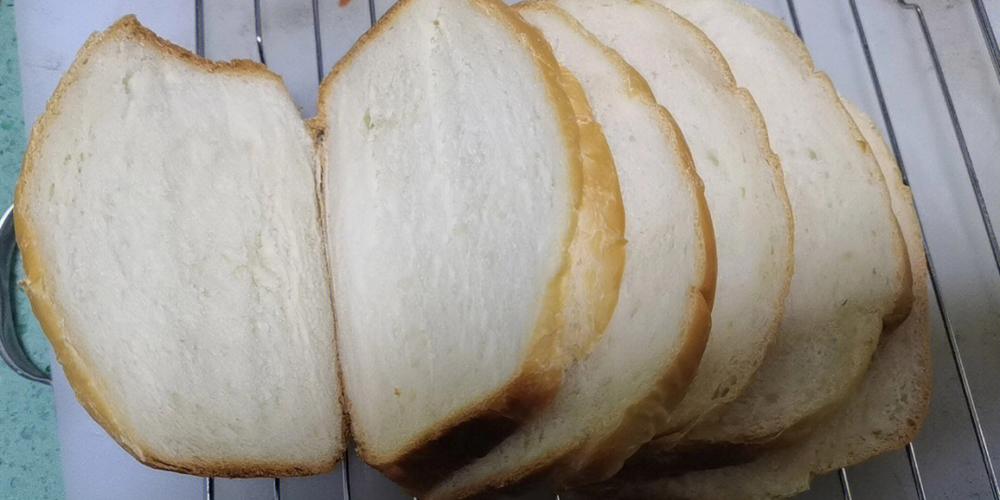 面包机完成做面包后可以立即取出面包吗（面包机做面包烤好后怎么拿出来）