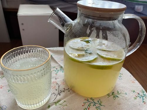 如何自己制作青柠檬水