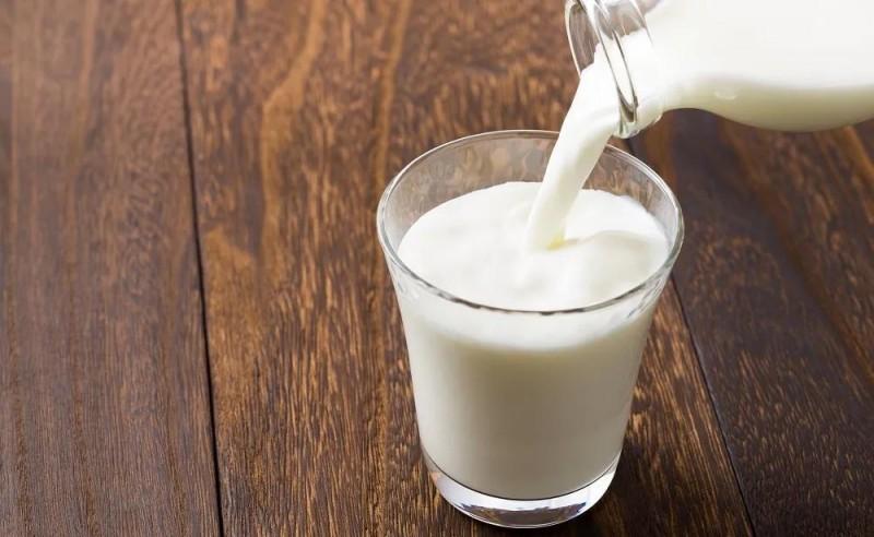 成年人喝奶粉好还是纯牛奶好 为什么