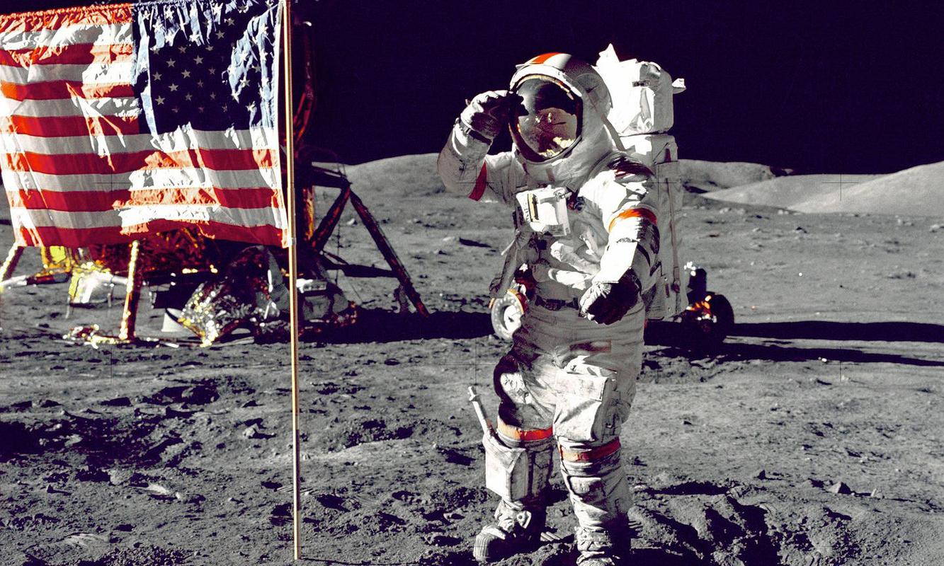 第一位登月宇航员是谁