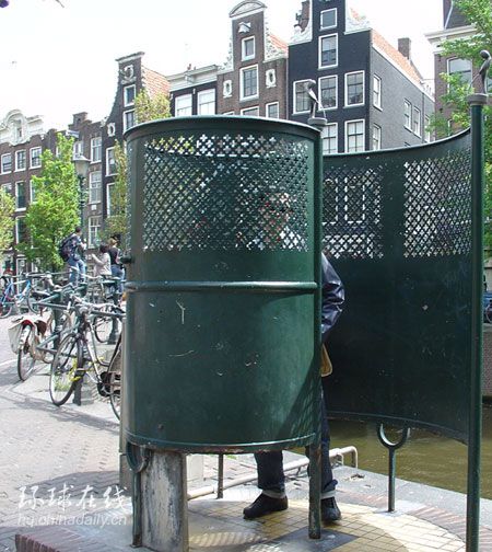 荷兰大街上的厕所怎么用（荷兰城市公厕在哪个位置）