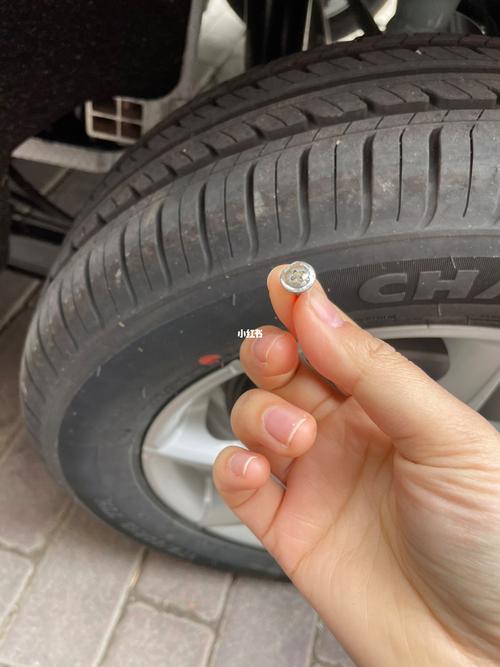 汽车轮胎被钉子扎 没漏气用补胎吗