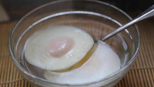 水煮蛋剥皮后都是气泡状