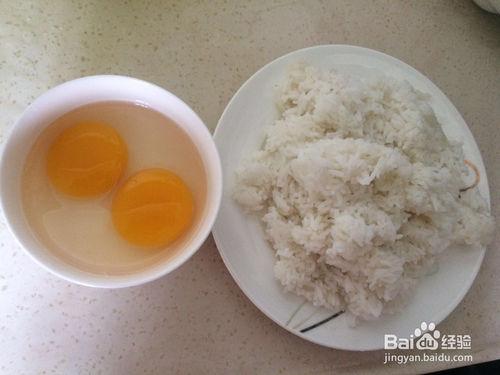 米饭鸡蛋饼的家常做法（米饭鸡蛋饼简单做法）
